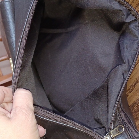 T.r Bentley brown leather purse, 11x8x4 - Picture 6 of 7